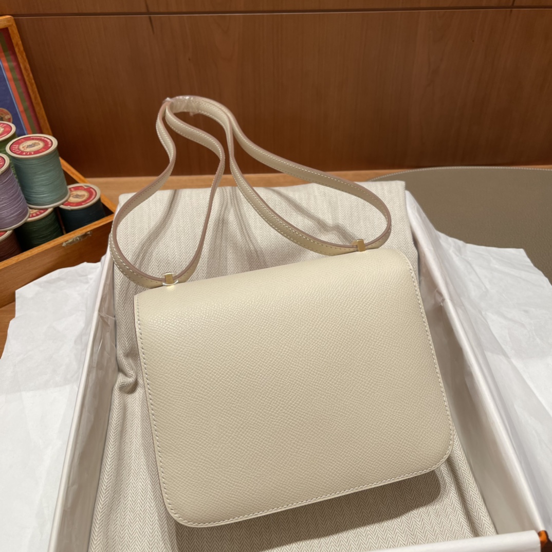 에르메스 콘스탄스18 나타 화이트 금장 앱송